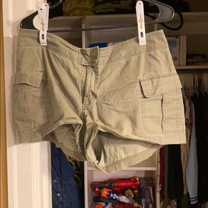 green cargo short shorts
